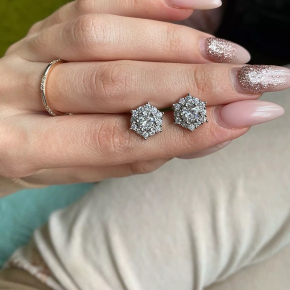 925 Sterling Silver Diamond Stud Earrings - Picture 2 of 3